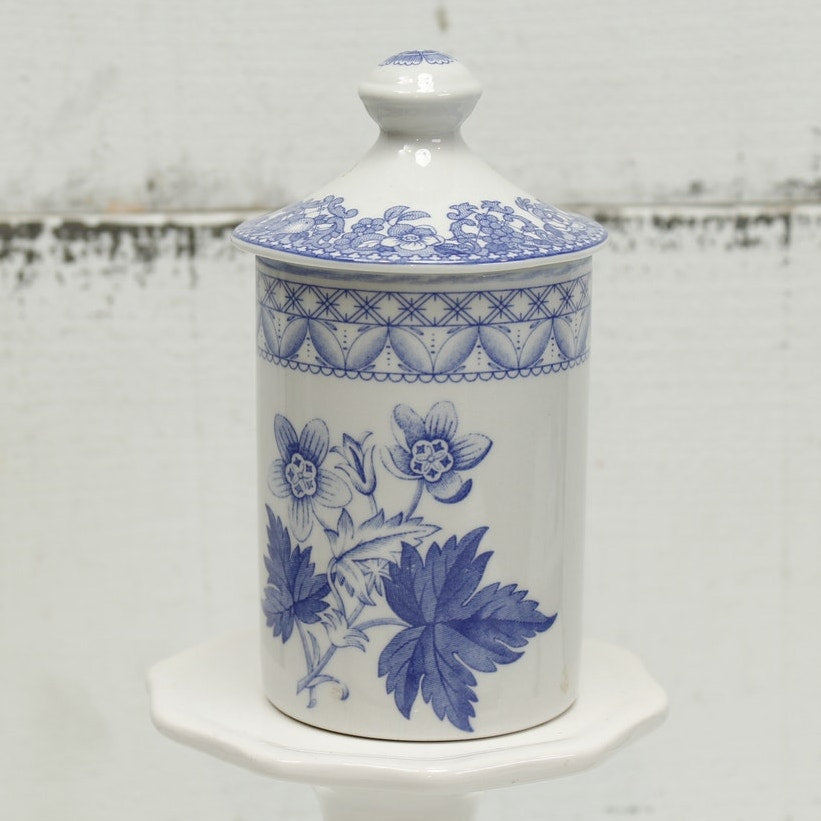 Spode Blue Room Collection Rosemary Spice Jar with Lid "Geranium"