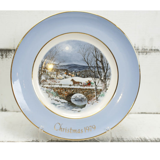 AVON Annual Christmas Plat 1979 Dashing Through the Snow