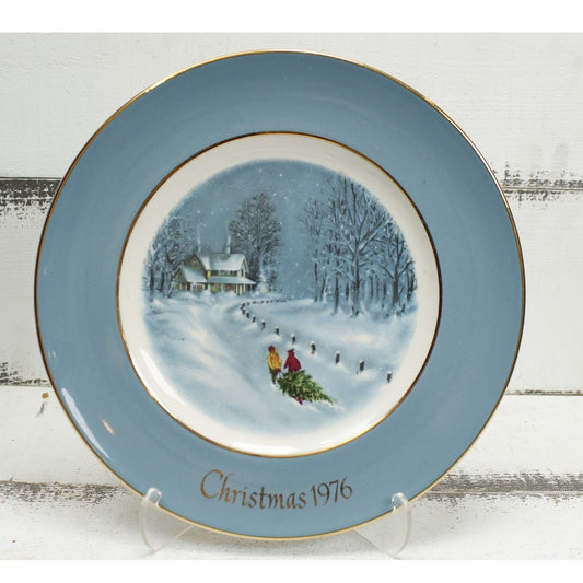 AVON Annual Christmas Plat 1976 Bringing Home the Tree