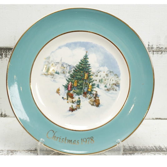 AVON Annual Christmas Plat 1978 Trimming the Tree